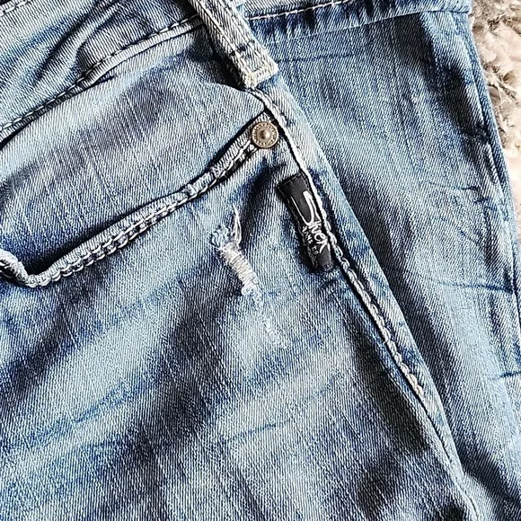 Silver Jeans Suki Capri - Picture 5 of 6